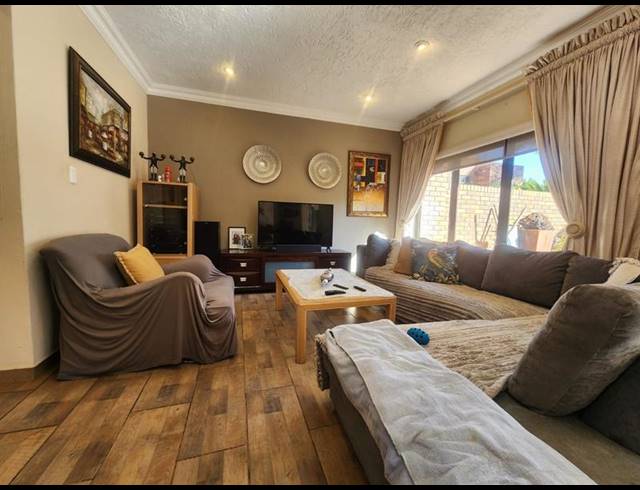 3 BEDROOM CLUSTER FOR SALE IN MEYERSDAL